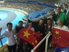 陈冠明和同胞观看巴西奥运会